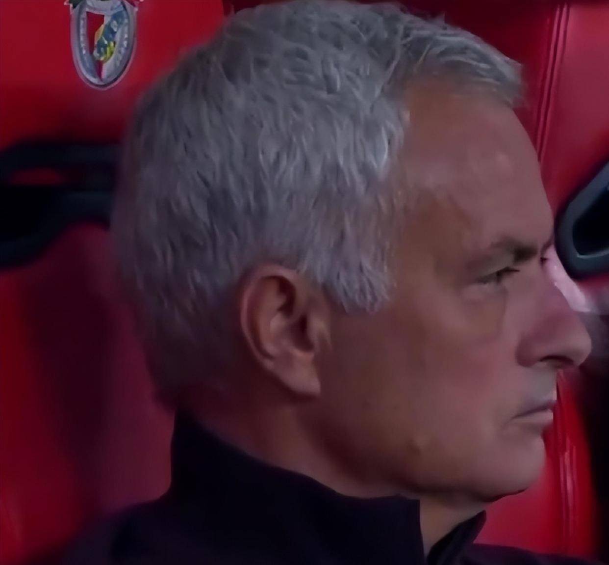 穆帅赌对了，欧冠三连败后他找到最佳夺冠路，放弃欧战专攻国内三冠王